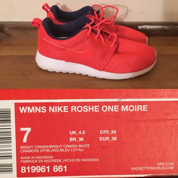 NWOB Nike Women's Roche One Moire in Crimson